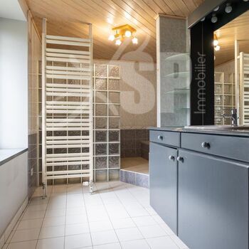 Maison T5 avec petite dépendance : Maison T5 avec petite dépendance