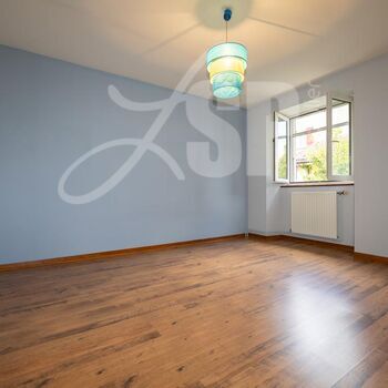 Maison T5 avec petite dépendance : Maison T5 avec petite dépendance
