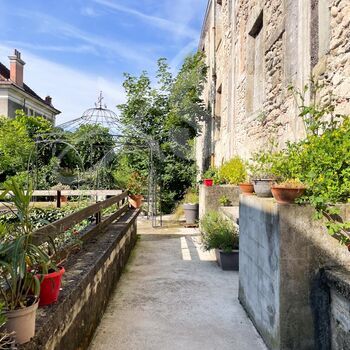 Appartement T4 avec terrasses et jardin : Appartement T4 avec terrasses et jardin